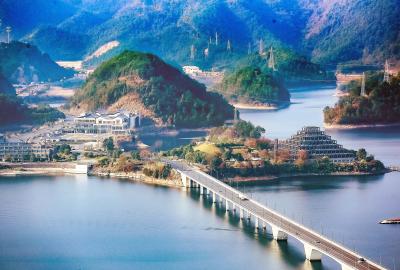 Qiandao view of road bridge and water